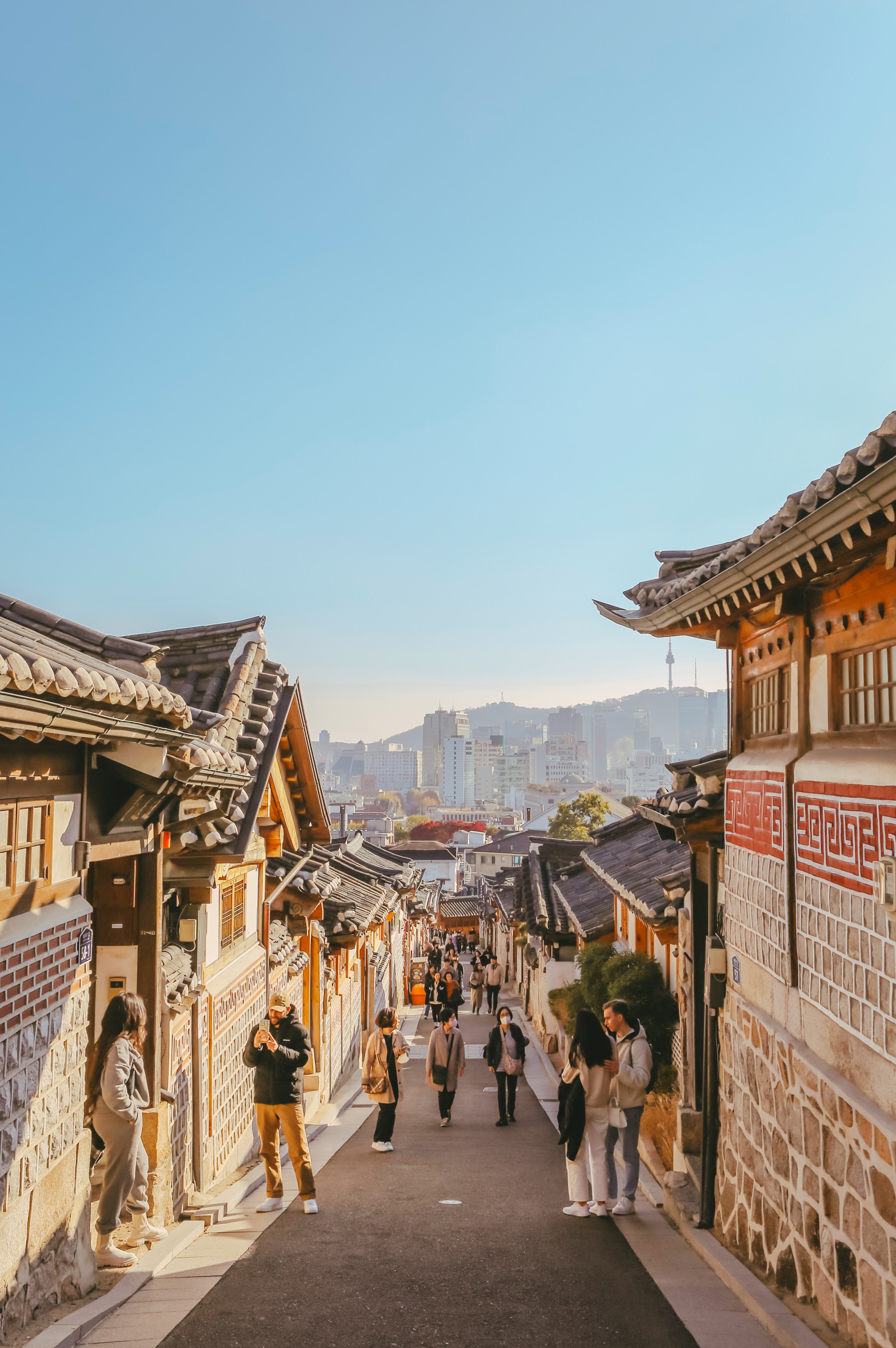 Palaces, Trendy Cafés, & Night Markets